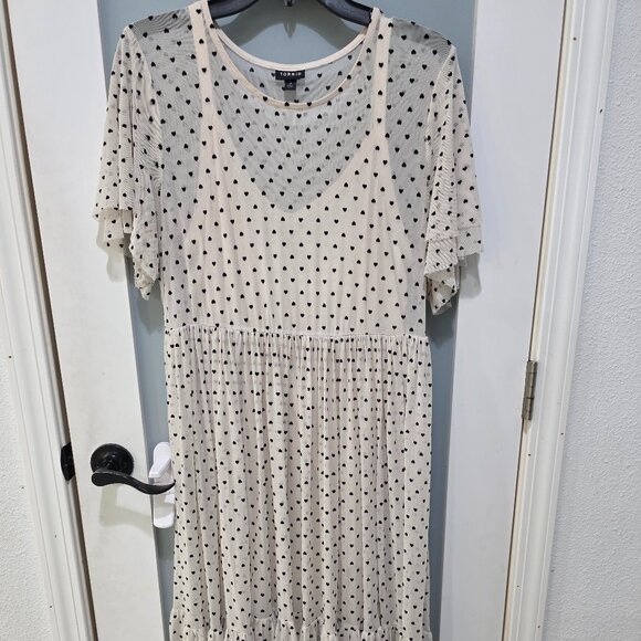 torrid Dresses & Skirts - Torrid Cream Mesh Midi Dress with Black Hearts – Size 2 (18/20)